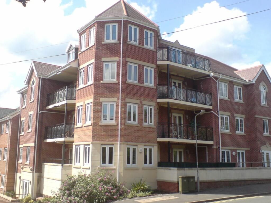 2 bed flat to rent in Coningsby Road, High HP13 Zoopla