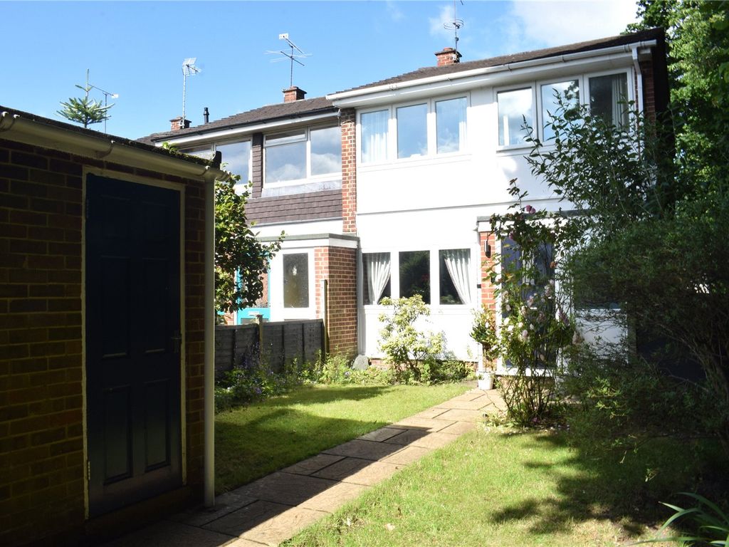 3 bed end terrace house for sale in Village Way, Yateley, Hampshire