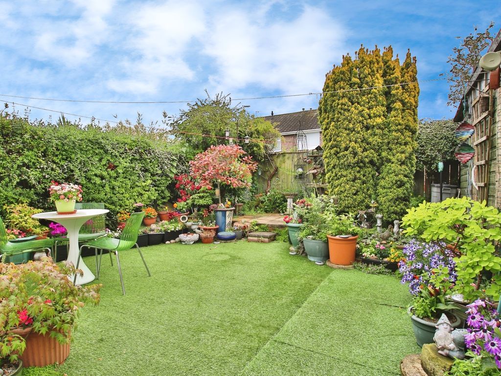 2 bed semidetached bungalow for sale in Langford Walk, Hull HU4, £