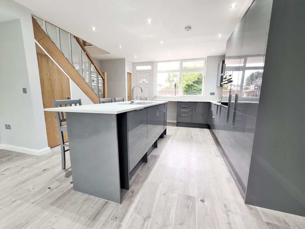 3 bed flat to rent in Atholl House, Maida Vale W9 Zoopla