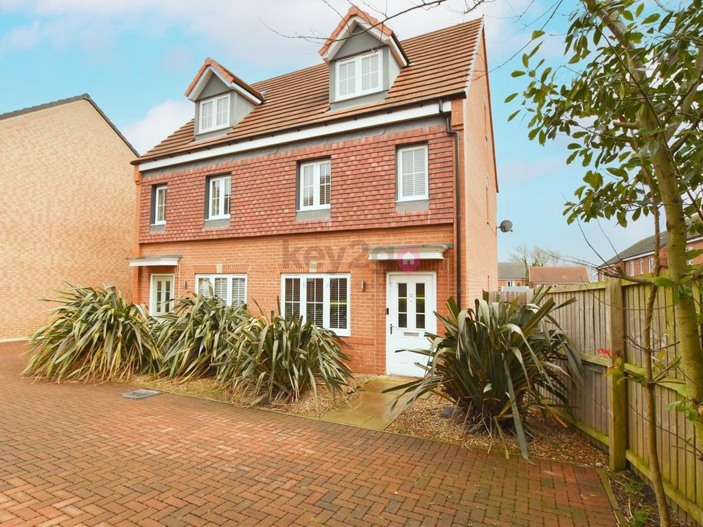 3 bed semidetached house for sale in Honeydew Way, Mosborough