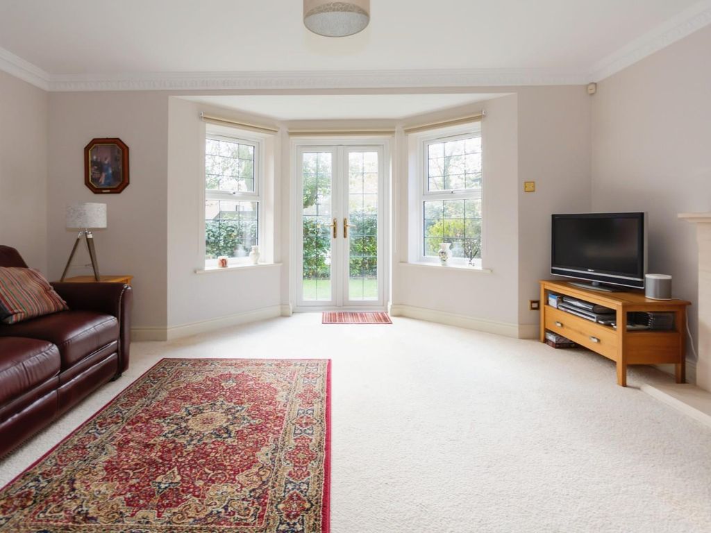 Nightingale Court, Kelvedon Grove, Solihull, West Midlands B91  