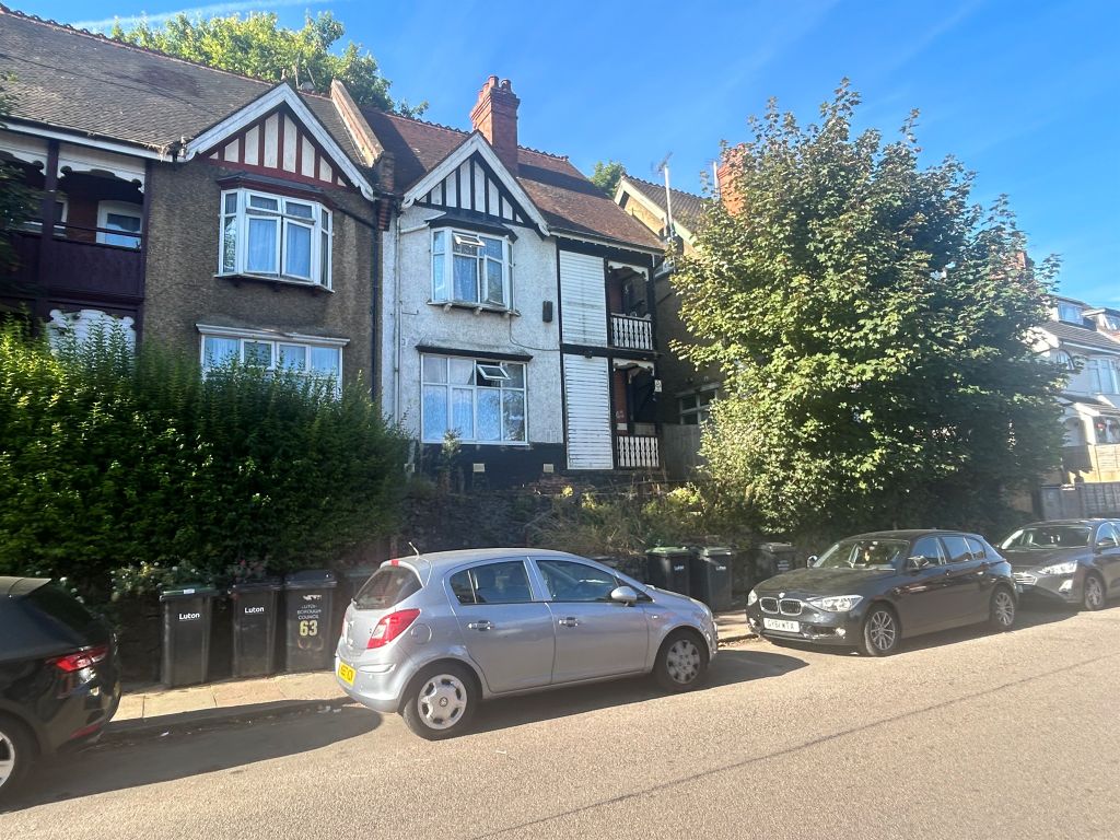 Studio for sale in Ashburnham Road, Luton LU1, £70,000 Zoopla