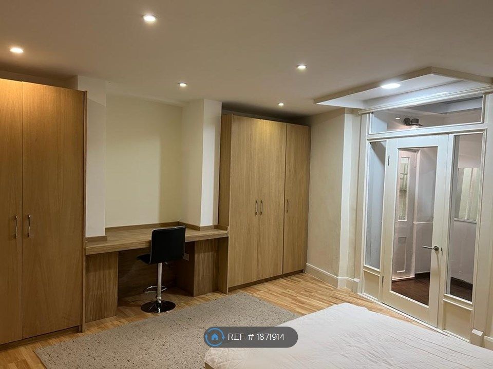 2 bed flat to rent in Fulham, London SW6, £2,400 pcm Zoopla
