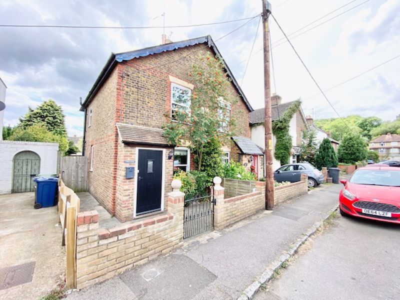 3 bed semidetached house for sale in Glory Mill Lane, Wooburn Green