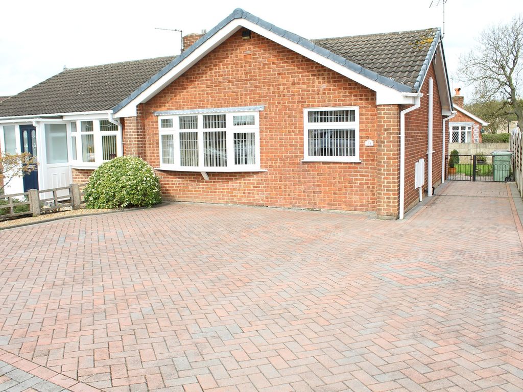 2 bed semidetached bungalow for sale in Hilltop Road, Pinxton