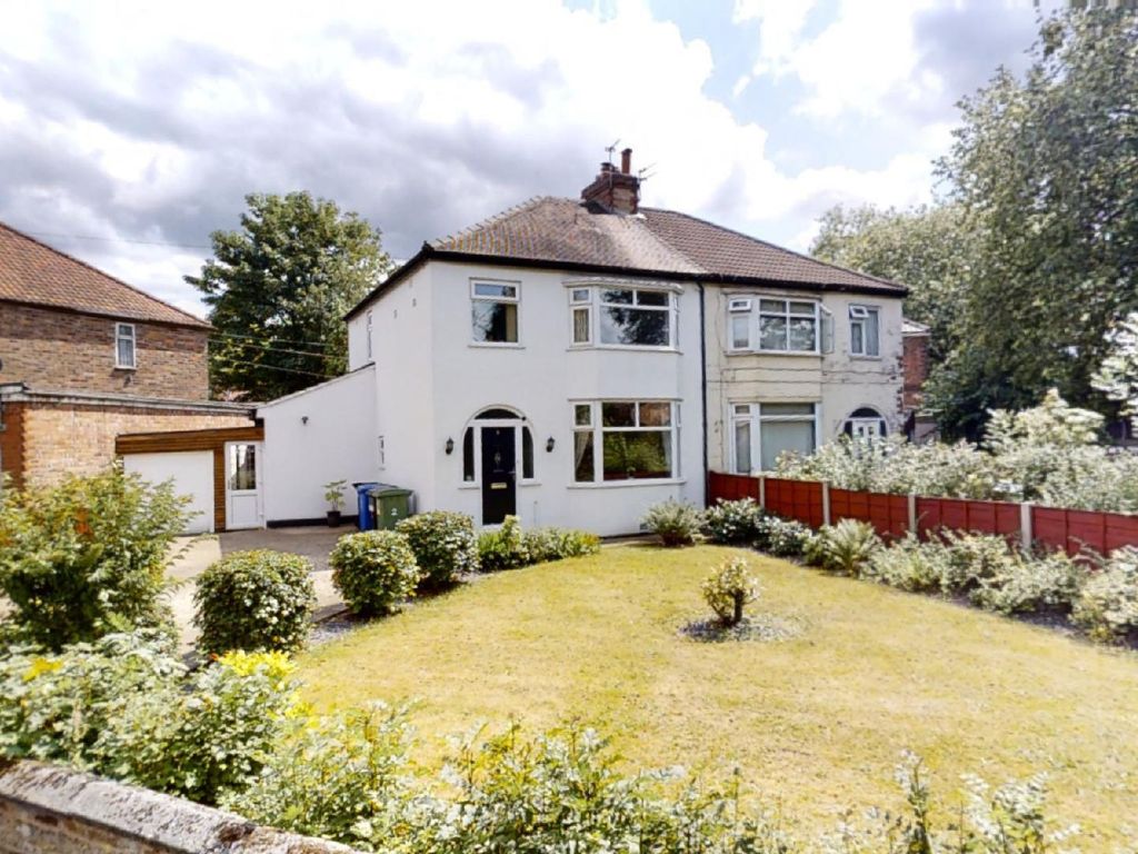 3 bed semidetached house for sale in Chislehurst Avenue, Urmston