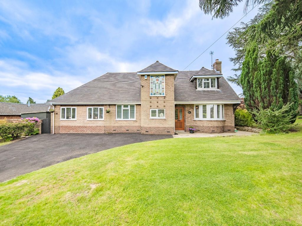 3 bed detached house for sale in Mendip Crescent, Ashgate, Chesterfield
