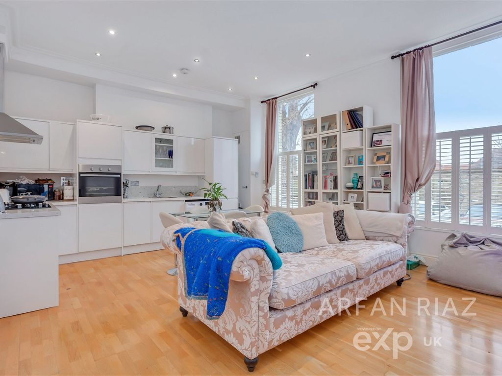 2 bed flat for sale in Streatham High Road, Streatham, London SW16, £