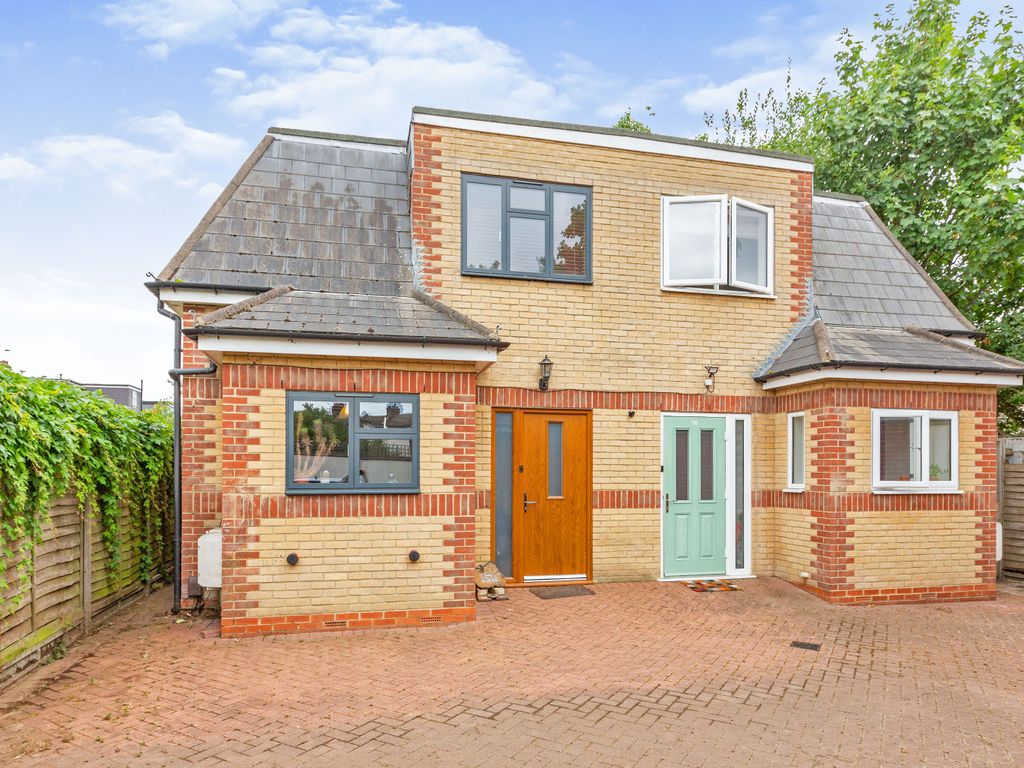 3 bed semidetached house for sale in Woodlands Park Road, London N15