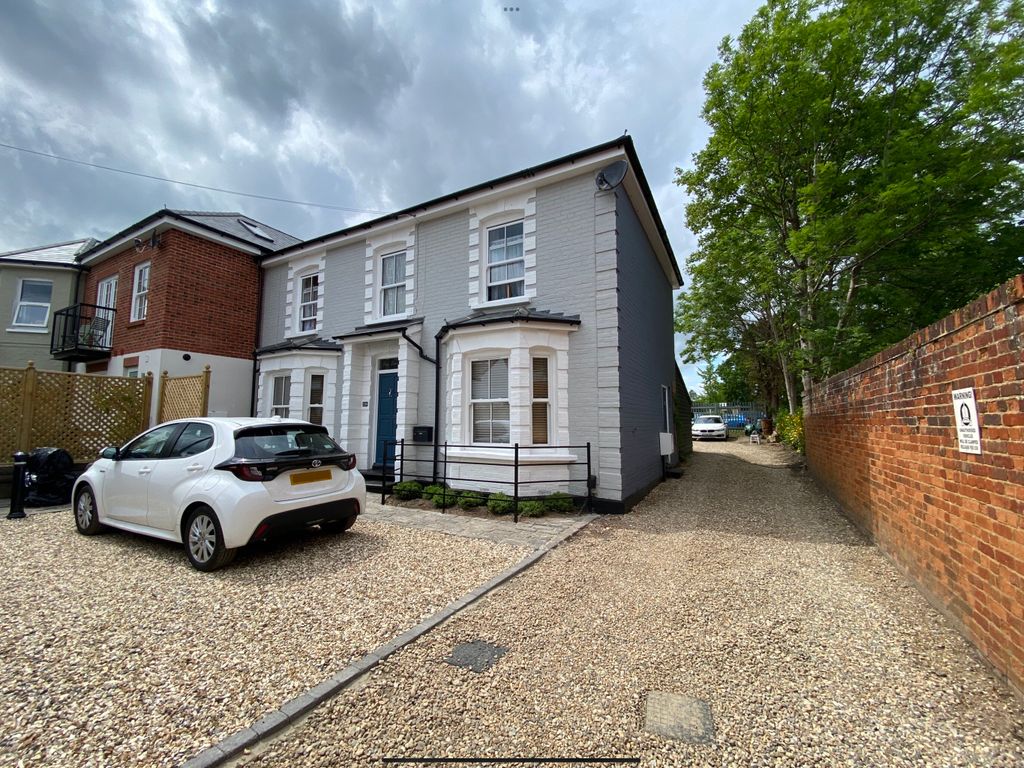 1 bed flat to rent in Fleet Road, Town Centre, Fleet, Hampshire GU51