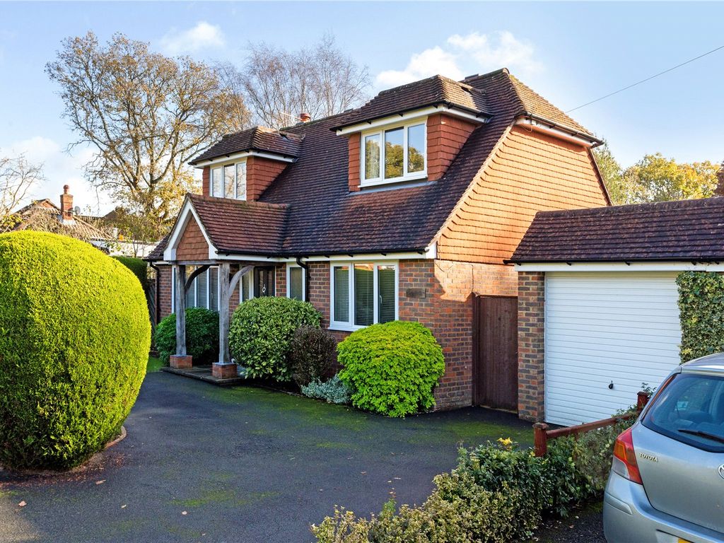 3 bed detached house for sale in Smithwood Avenue, Cranleigh, Surrey