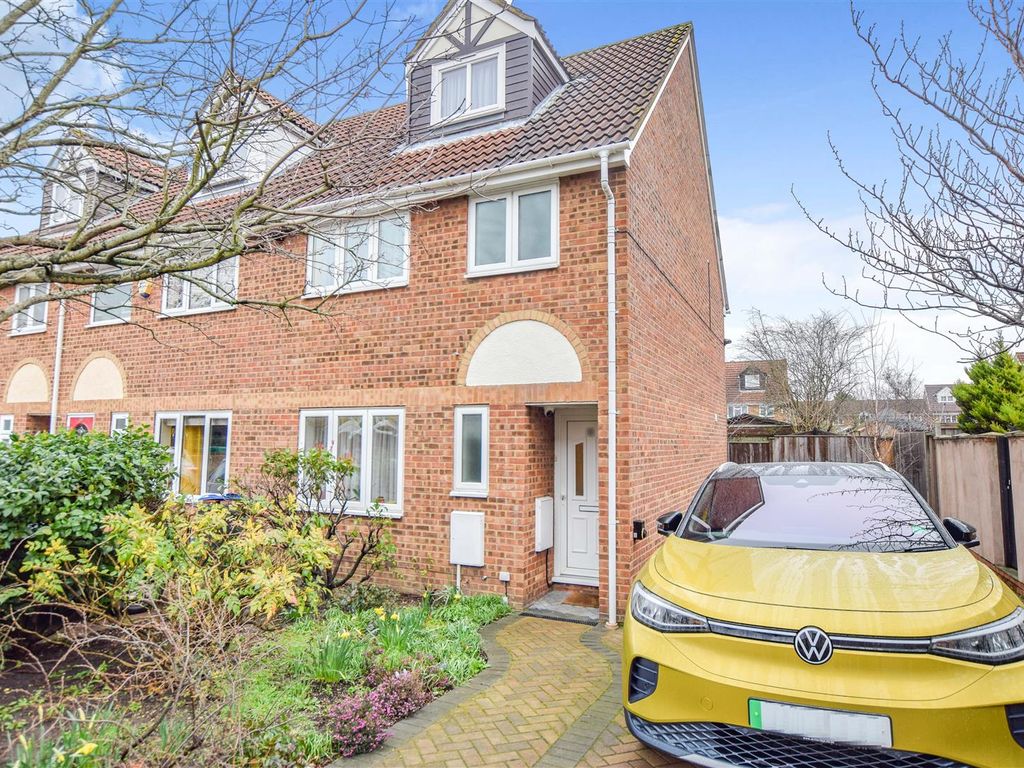 4 bed property for sale in Heathfield Drive, Mitcham CR4 Zoopla