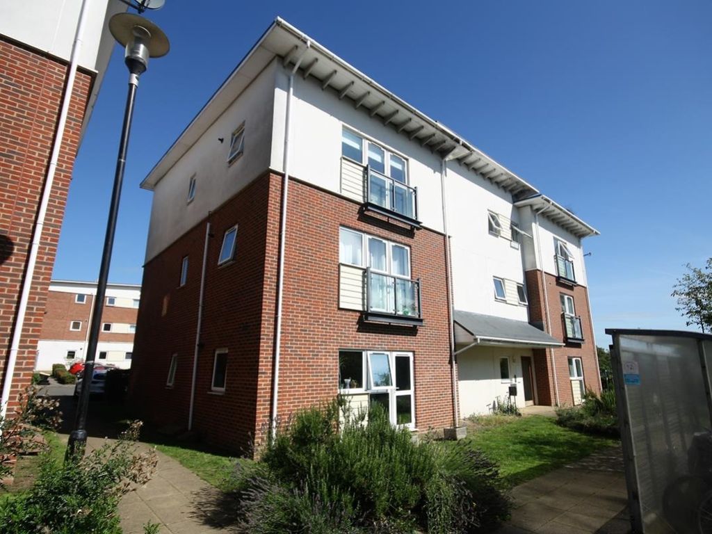 2 bed flat for sale in Cherry Tree Court, Park View Road, Leatherhead
