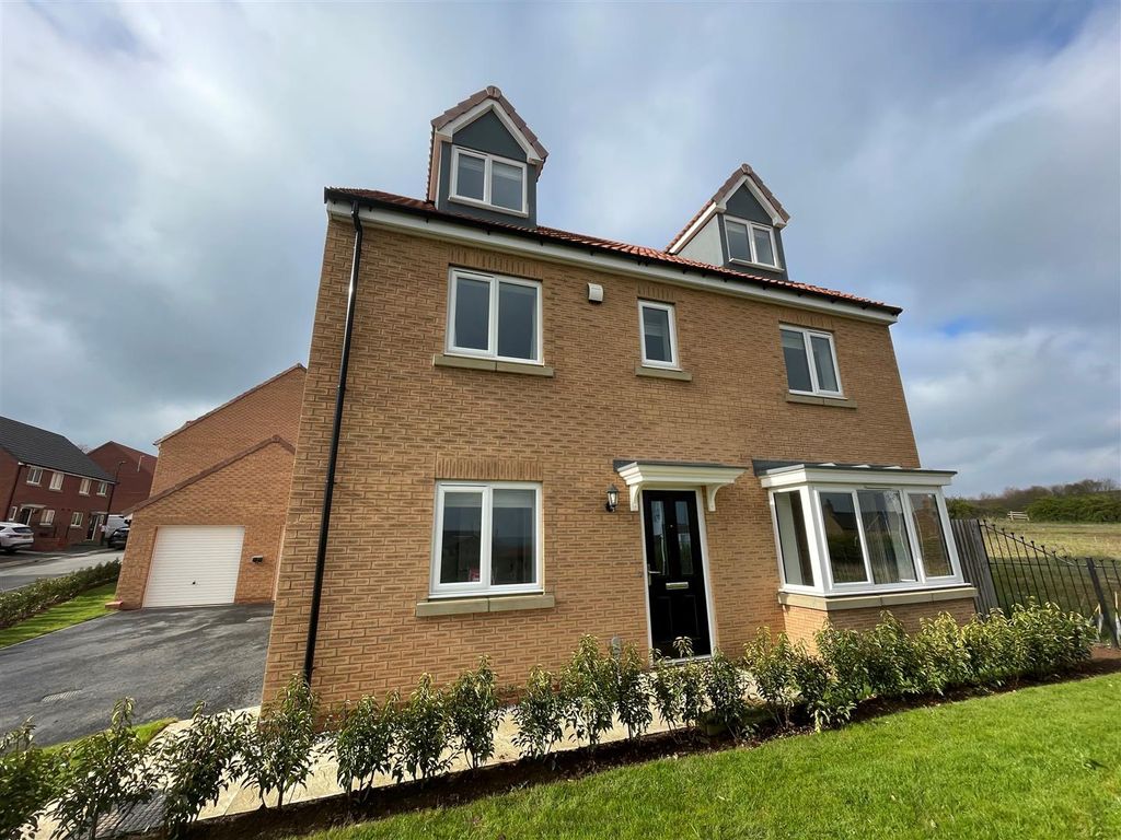 5 bed detached house for sale in Wagoners Way, East Ayton, Scarborough