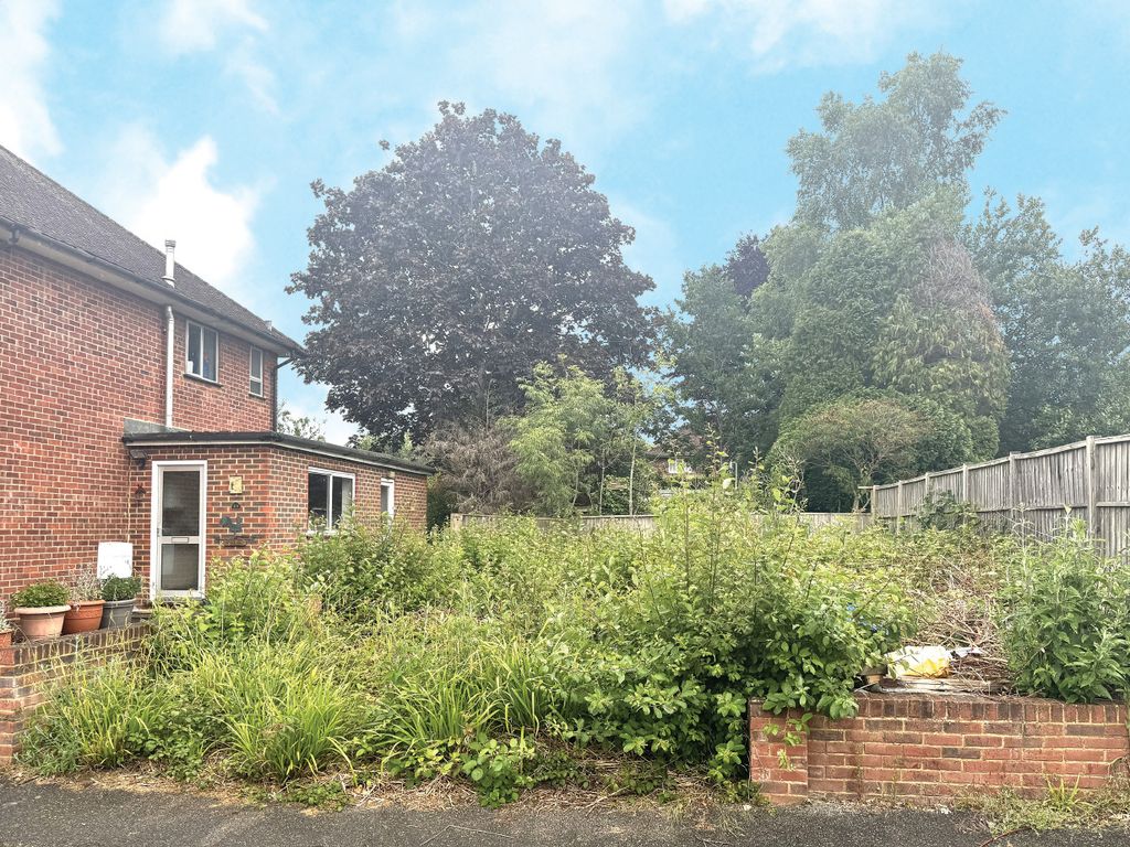 Land for sale in Elm Drive, Chobham, Woking GU24, £40,000 Zoopla
