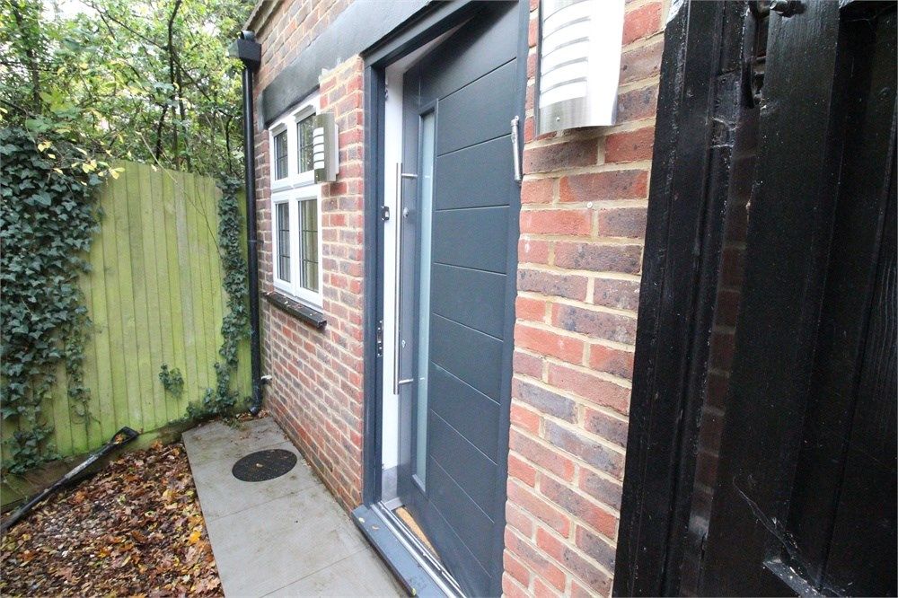 Studio to rent in Oak Tree Close, Stanmore HA7 Zoopla