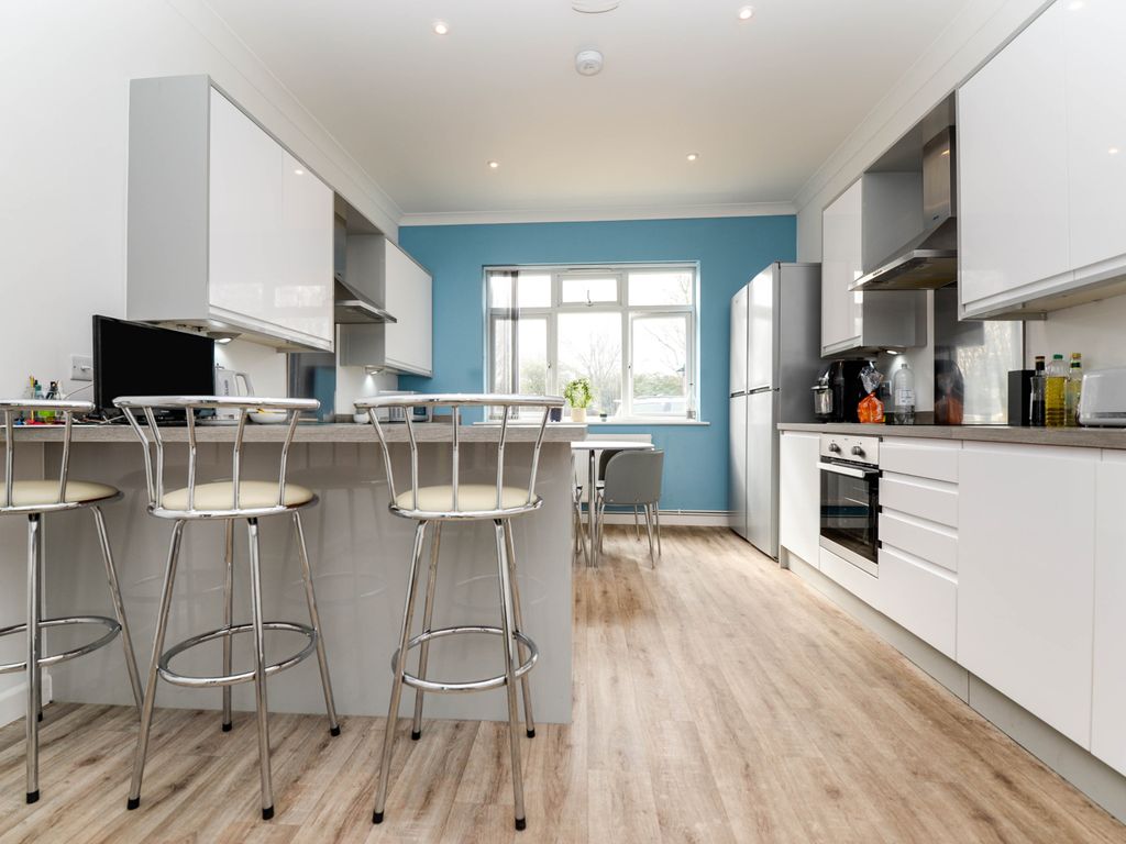 Room to rent in 60, Fareham Road, Gosport, Hampshire PO13, £600 pcm