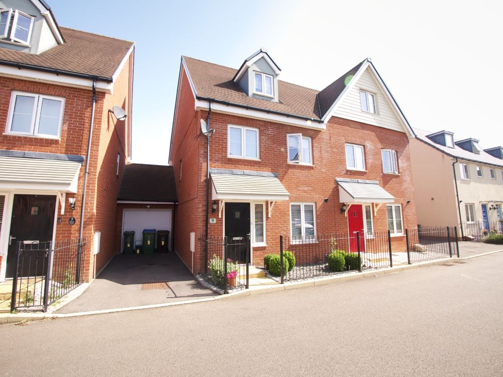 3 bed end terrace house for sale in Brandy Street, Berryfields