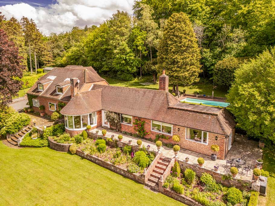 5 bed detached house for sale in Foxborough House, Aldworth RG8, £