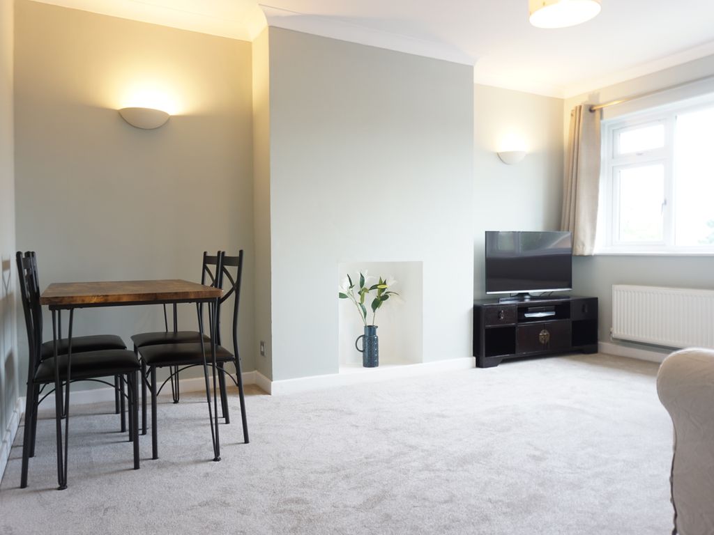 2 bed flat to rent in Hill Close, Stanmore HA7, £1,800 pcm Zoopla