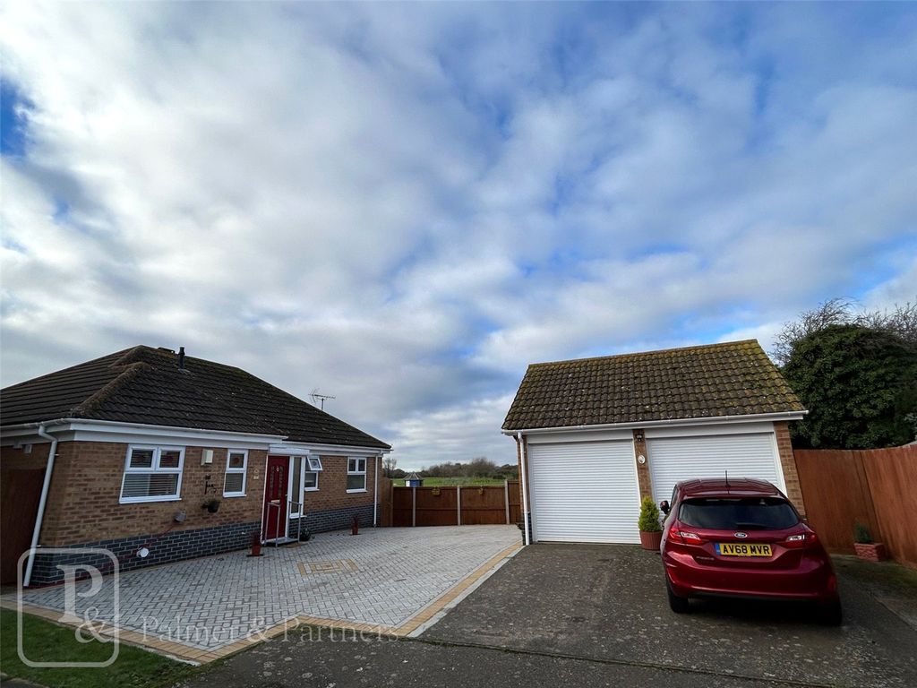 3 bed bungalow for sale in Penzance Close, ClactonOnSea, Essex CO15