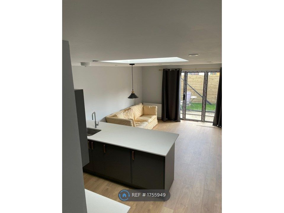 1 bed flat to rent in Bathurst Walk, Richings Park, Iver SL0 Zoopla