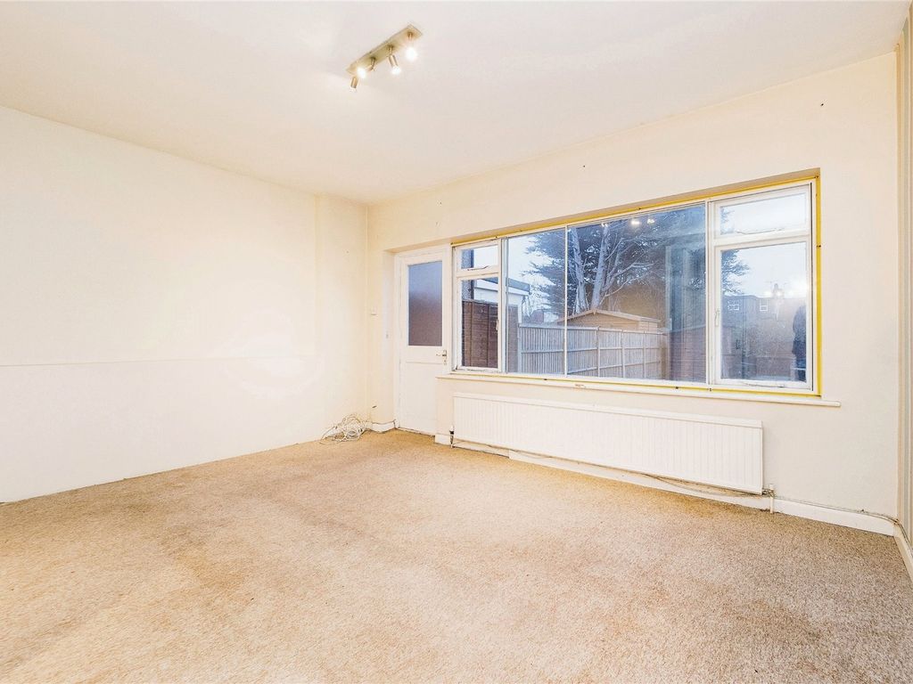 3 bed end terrace house for sale in Woodville Road, London E18, £