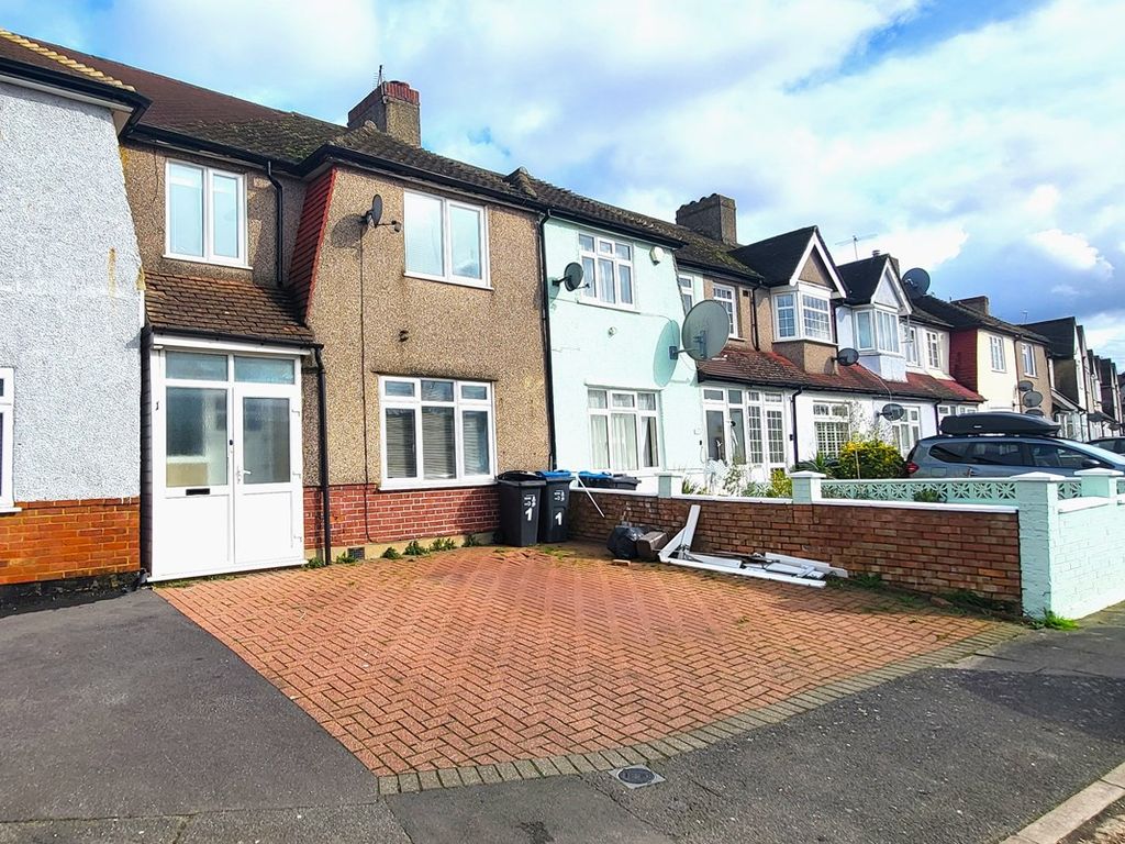 3 bed terraced house to rent in Walton Way, Mitcham CR4, £2,000 pcm