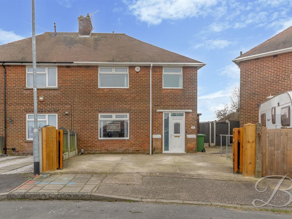 3 bed semidetached house for sale in Williamson Street, Mansfield NG19