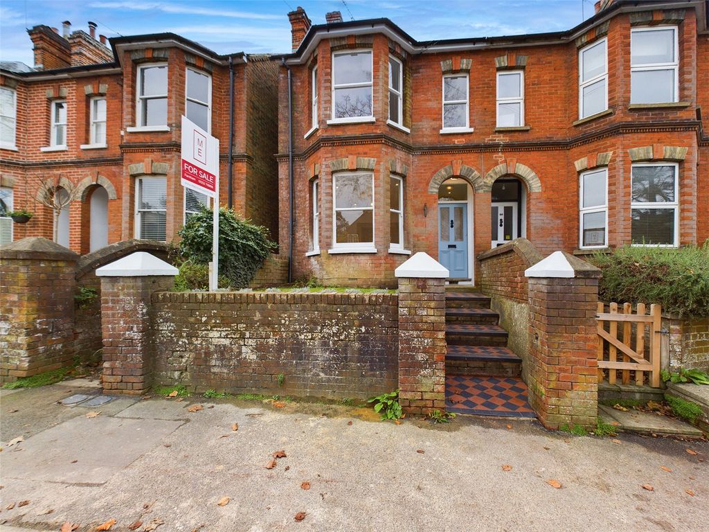 Tilford Road, Farnham, Surrey GU9  