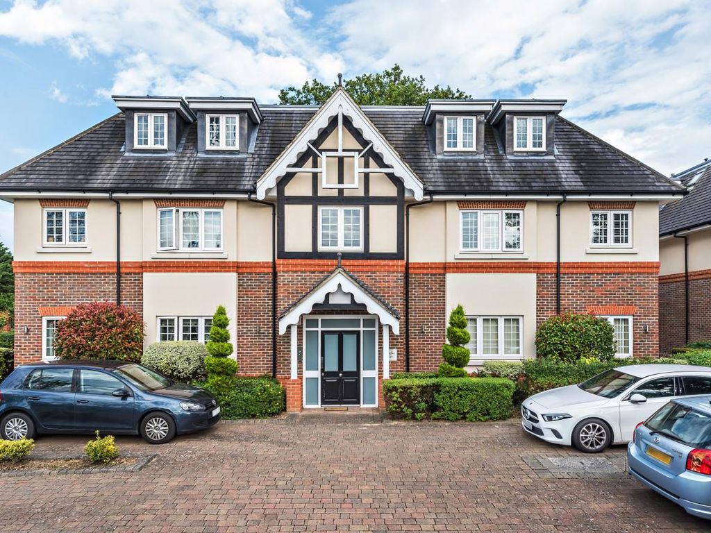 2 bed flat for sale in Vine Lane, Uxbridge UB10 Zoopla