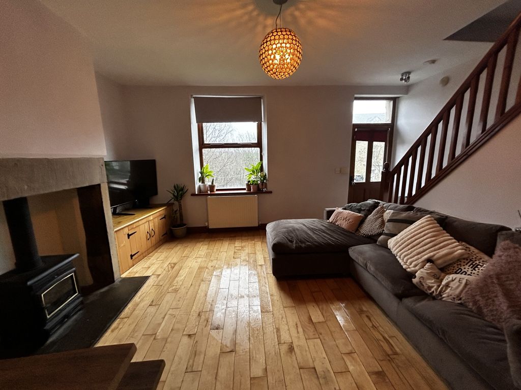 2 bed terraced house to rent in Lowergate Paddock, Huddersfield HD3, £