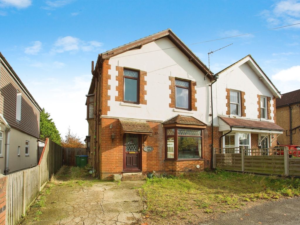 3 bed semidetached house for sale in Gosport Road, Fareham PO16, £