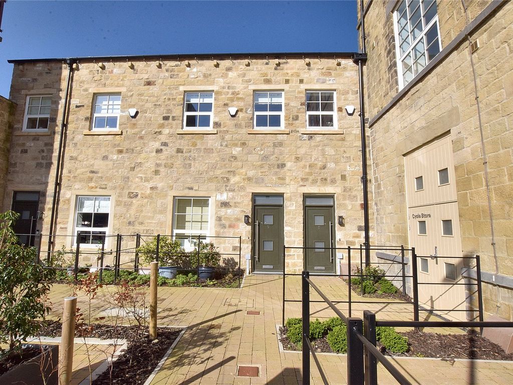 3 bed terraced house for sale in Stonebridge Vale, Leeds, West
