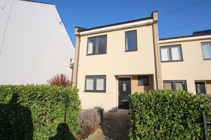 3 bed end terrace house for sale in Street, DA10