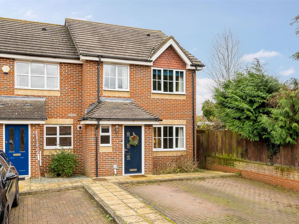 3 bed end terrace house for sale in Corben Close, Allington, Maidstone