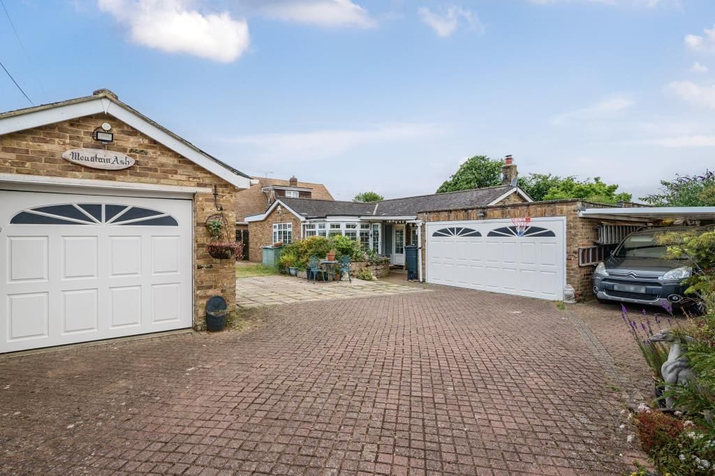 3 bed detached bungalow for sale in High Buckinghamshire HP12