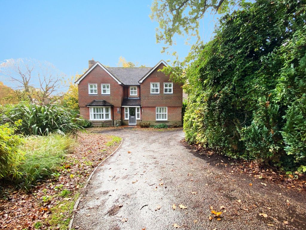 Sarum Close, Winchester SO22  