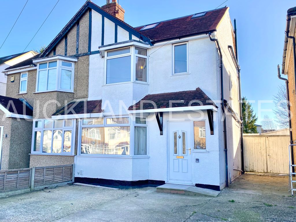 3 bed semidetached house for sale in Auckland Road, Potters Bar EN6, £