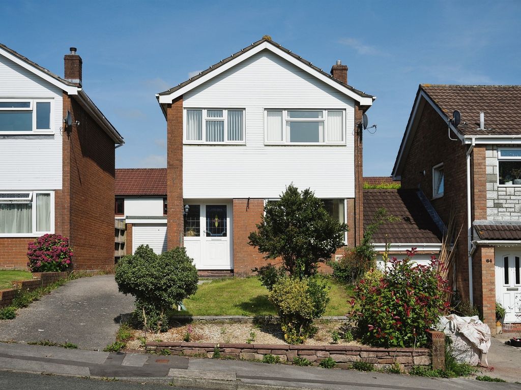 3 bed detached house for sale in St. Kingsmark Avenue, Chepstow NP16, £