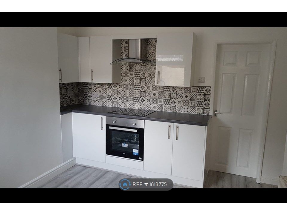 2 bed terraced house to rent in Barnsley Street, Hull HU8, £595 pcm Zoopla