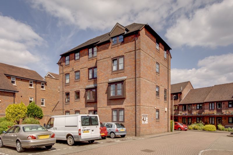 1 bed flat to rent in Town Bridge Court, Chesham HP5 Zoopla