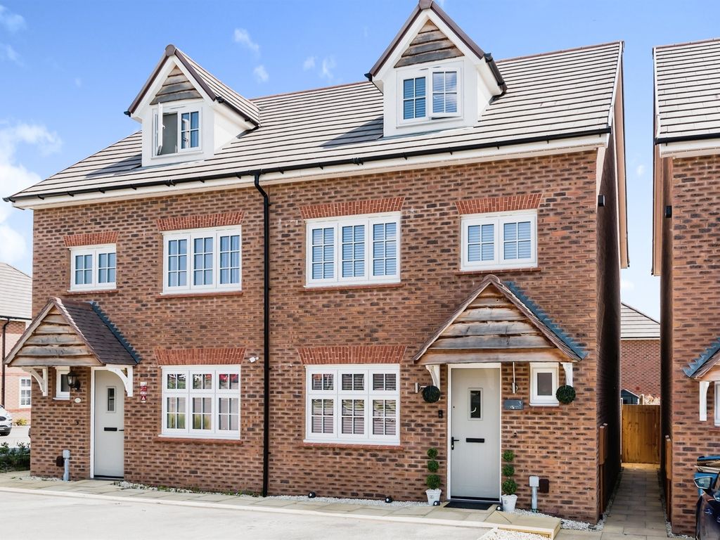 4 bed semidetached house for sale in Kinver Close, Amington, Tamworth B77 Zoopla