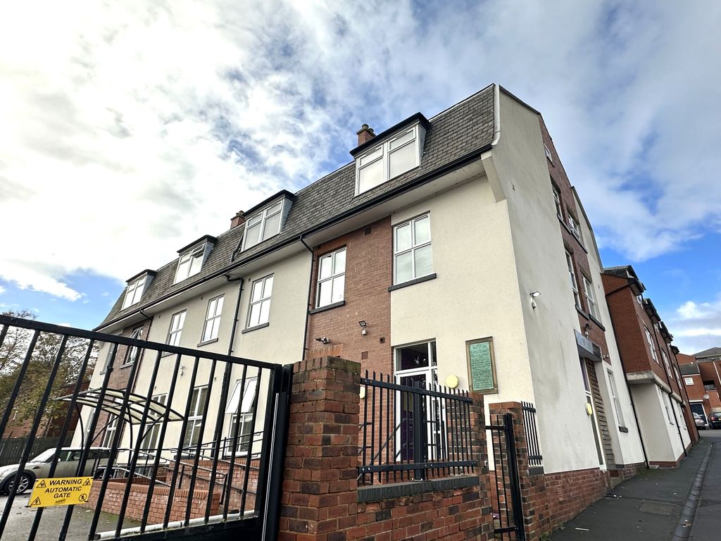 Studio for sale in 42 Lovell Park, 22 Lovell Park Hill, Leeds LS7, £