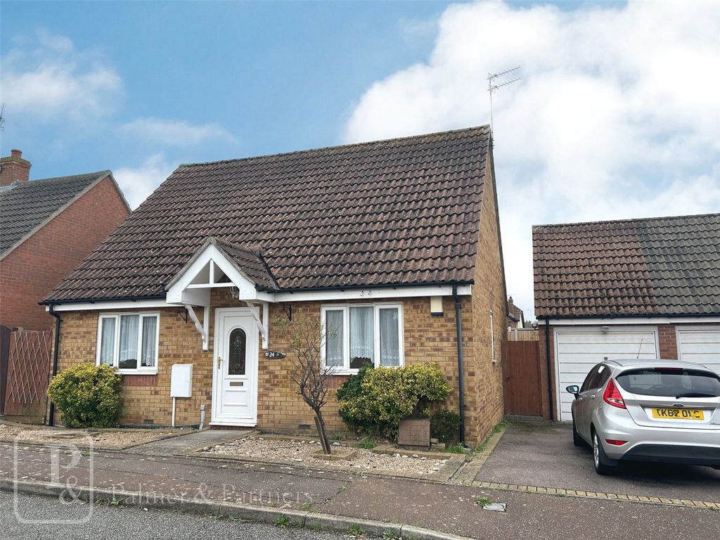 2 bed bungalow for sale in Freshwater Lane, ClactonOnSea, Essex CO15