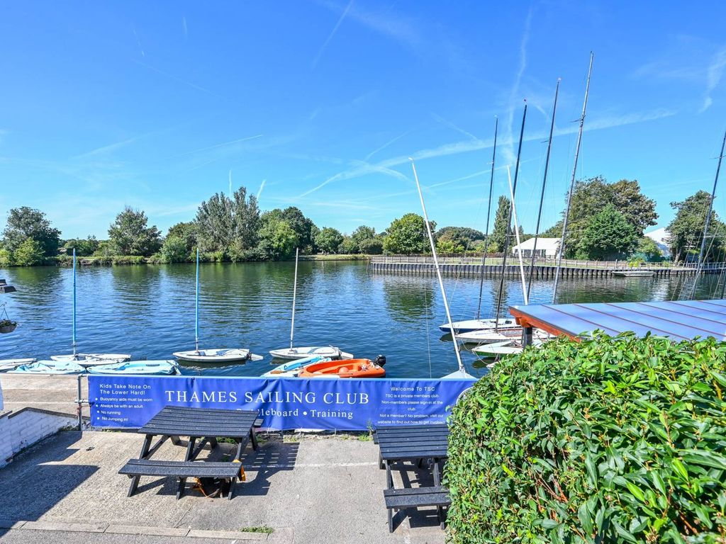 2 bed flat for sale in Portsmouth Road, Surbiton KT6, £725,000 Zoopla