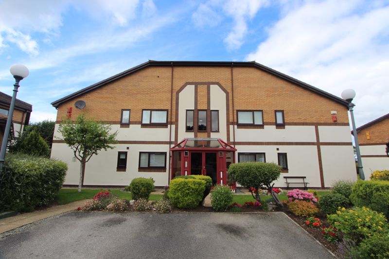 2 bed flat for sale in Cwrt Y Coleg, Rhos On Sea, Colwyn Bay LL28, £