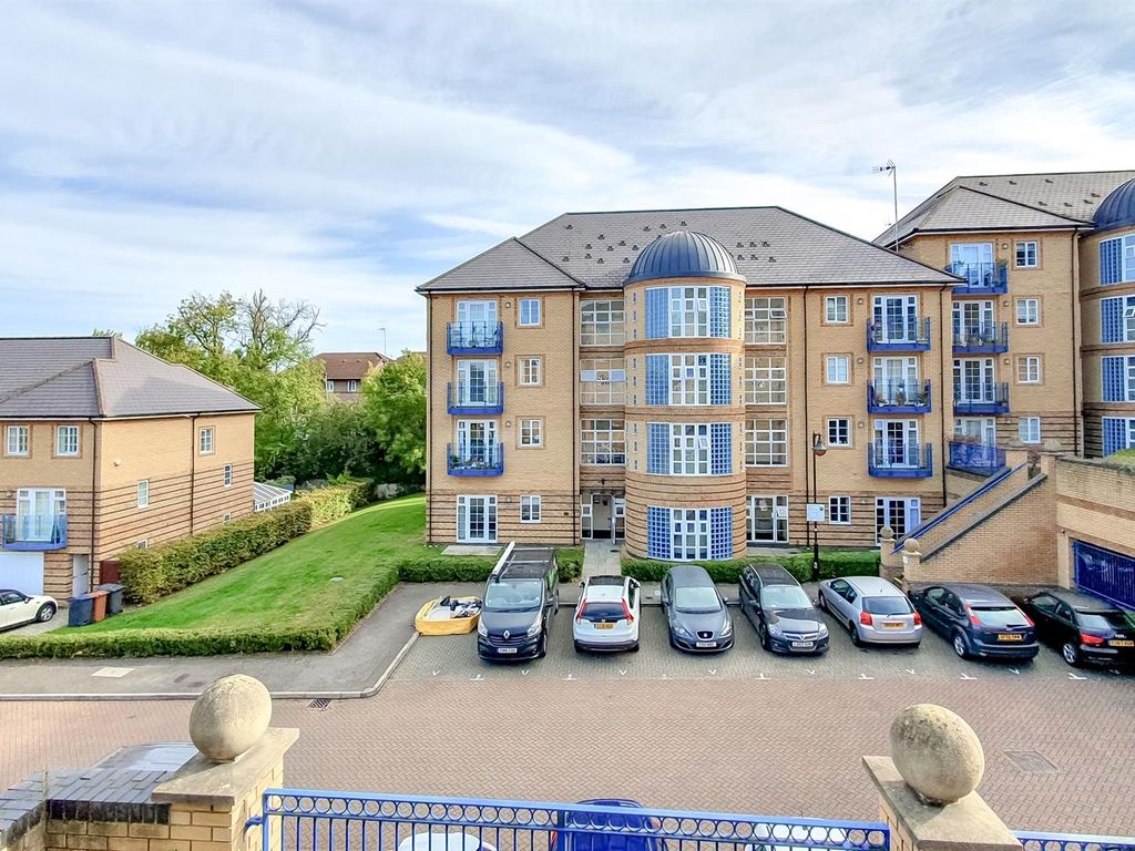 2 bed property for sale in Newland Gardens, Hertford SG13 Zoopla