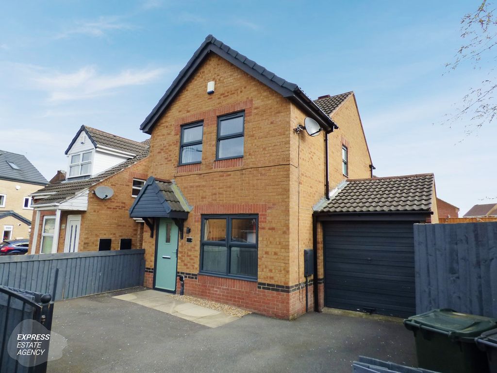 3 bed semidetached house for sale in Coldbeck Drive, Buttershaw